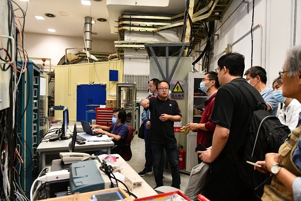 参观北京同步辐射装置