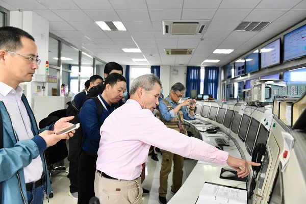 参观北京正负电子对撞机